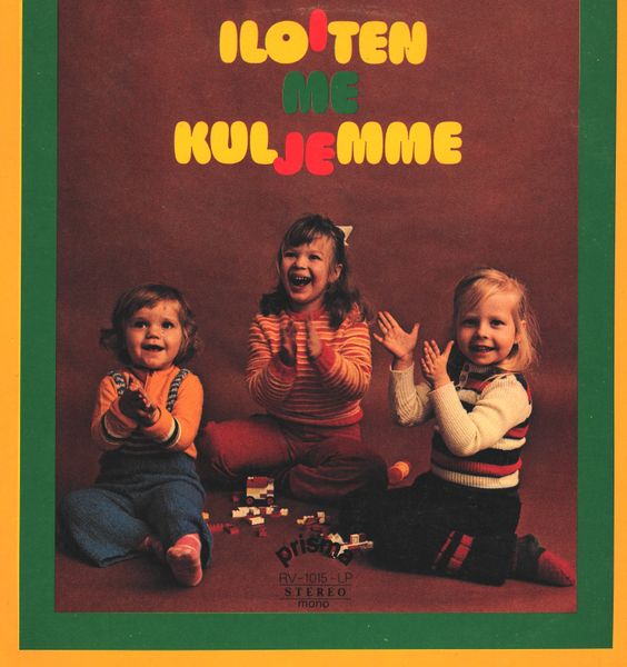 Iloiten me kuljemme